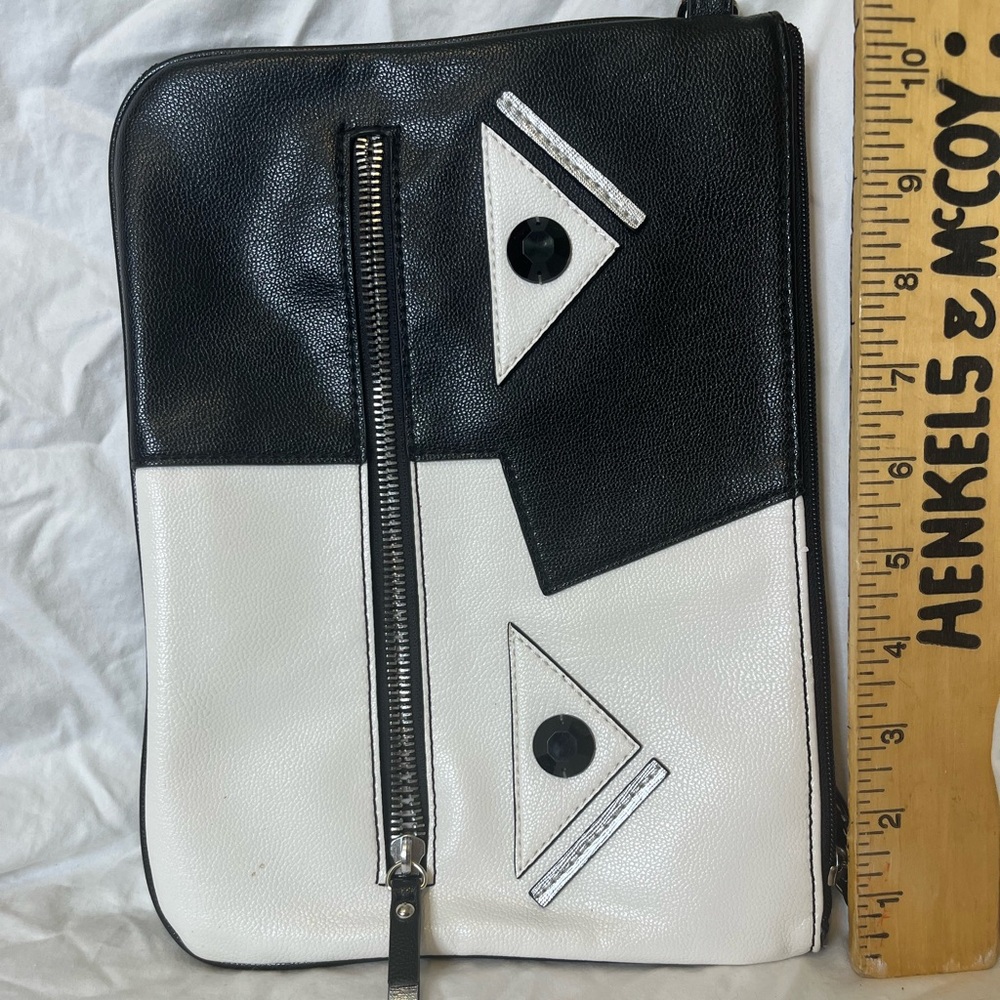 Nine West two faced black and white clutch - Picture 3 of 9